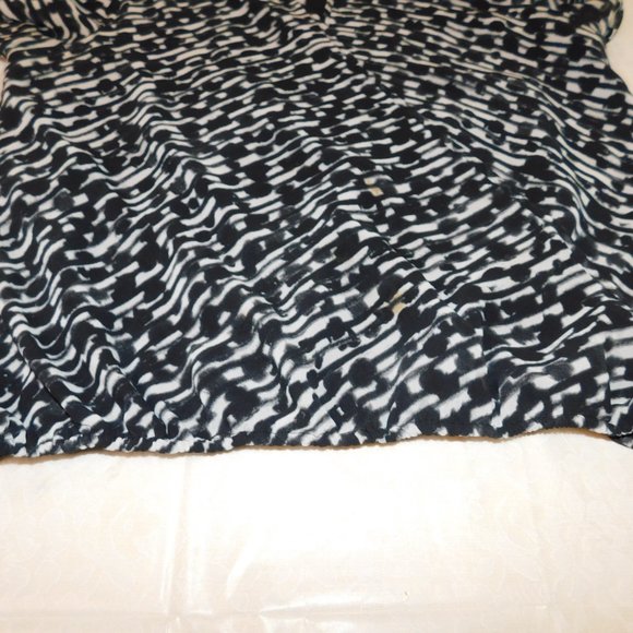 Vince Camuto Faux Wrap Deep V-Neck Blouse Size Medium Top - Picture 10 of 10